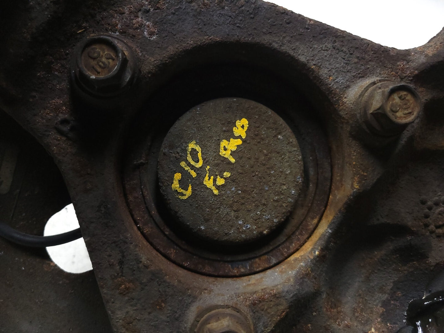 2013 Chevrolet Suburban Front Spindle Knuckle Wheel Hub Passenger Side Right OEM