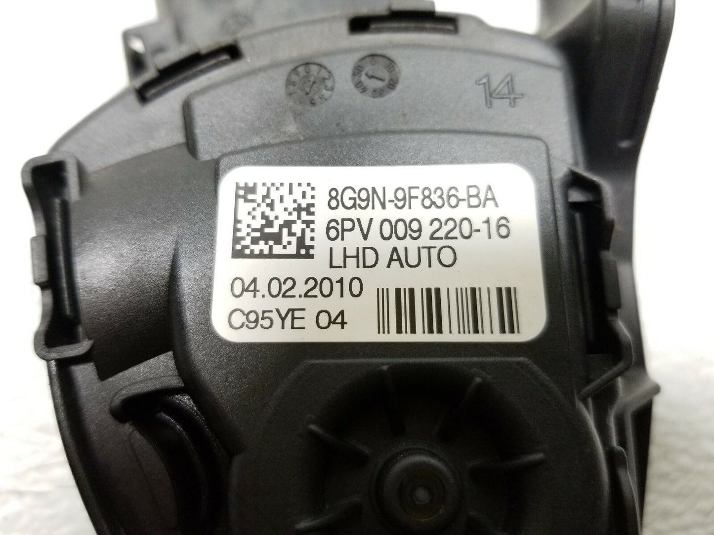 2010 Volvo XC60 Accelerator Gas Pedal OEM
