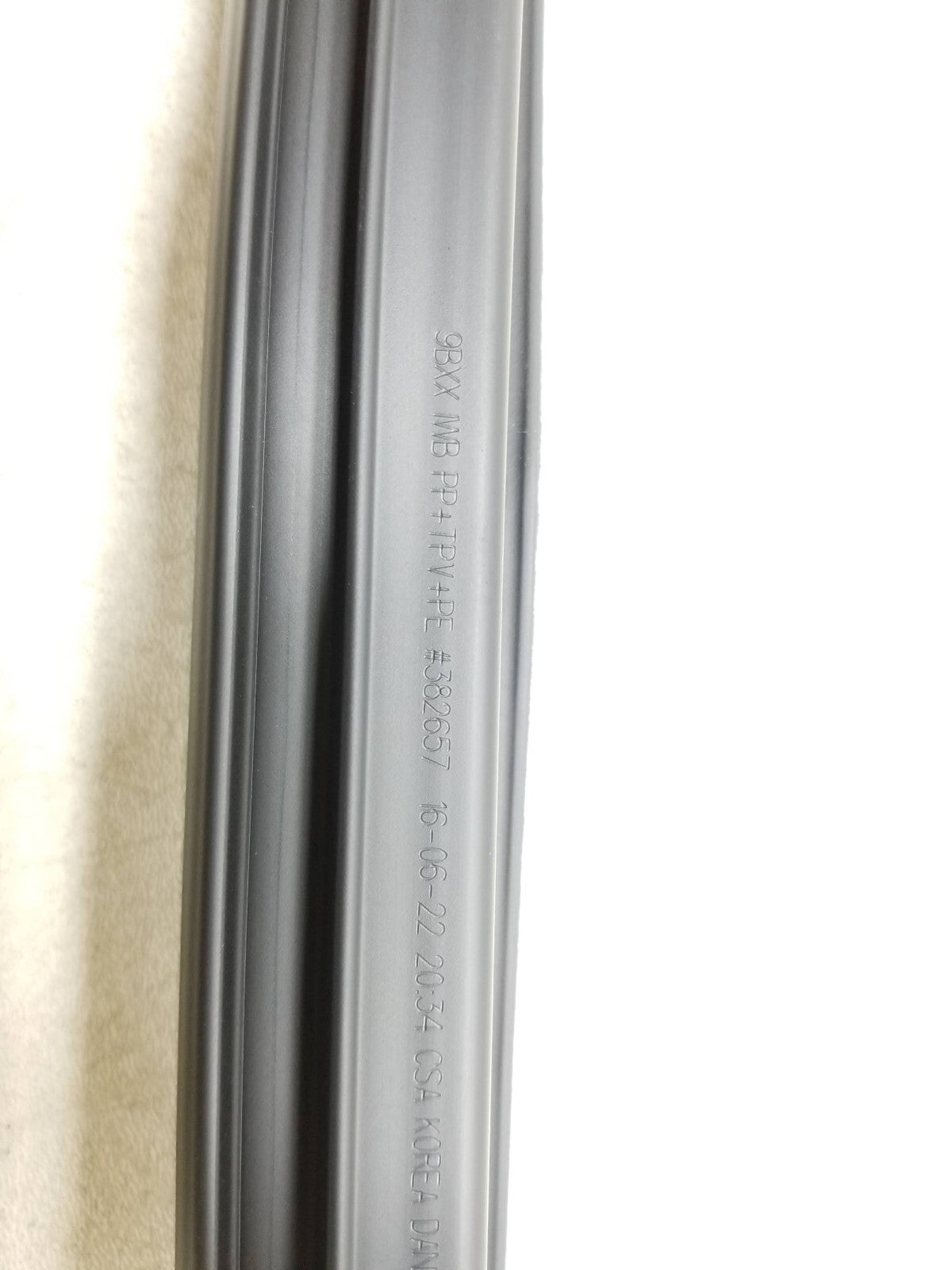 2022 Chevrolet Trailblazer Rear Door Window Frame Weatherstrip Driver Side OEM