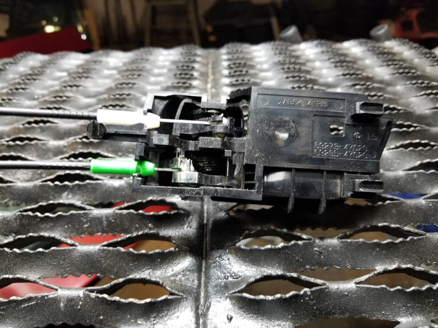04 05 06 07 08 09 Toyota Prius Front Right Pass Door Lock Actuator W/ Handle OEM