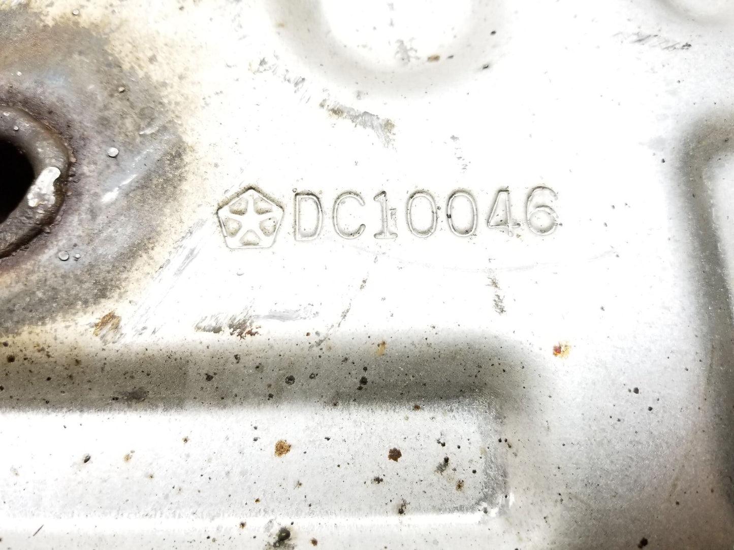 2016 Dodge Durango Exhaust Pipe Center Muffler Resonator 3.6l OEM