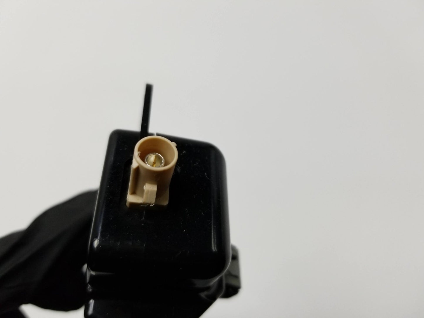 2021 Tesla Model 3 Bluetooth Antenna Module Unit 1585601-00-d OEM