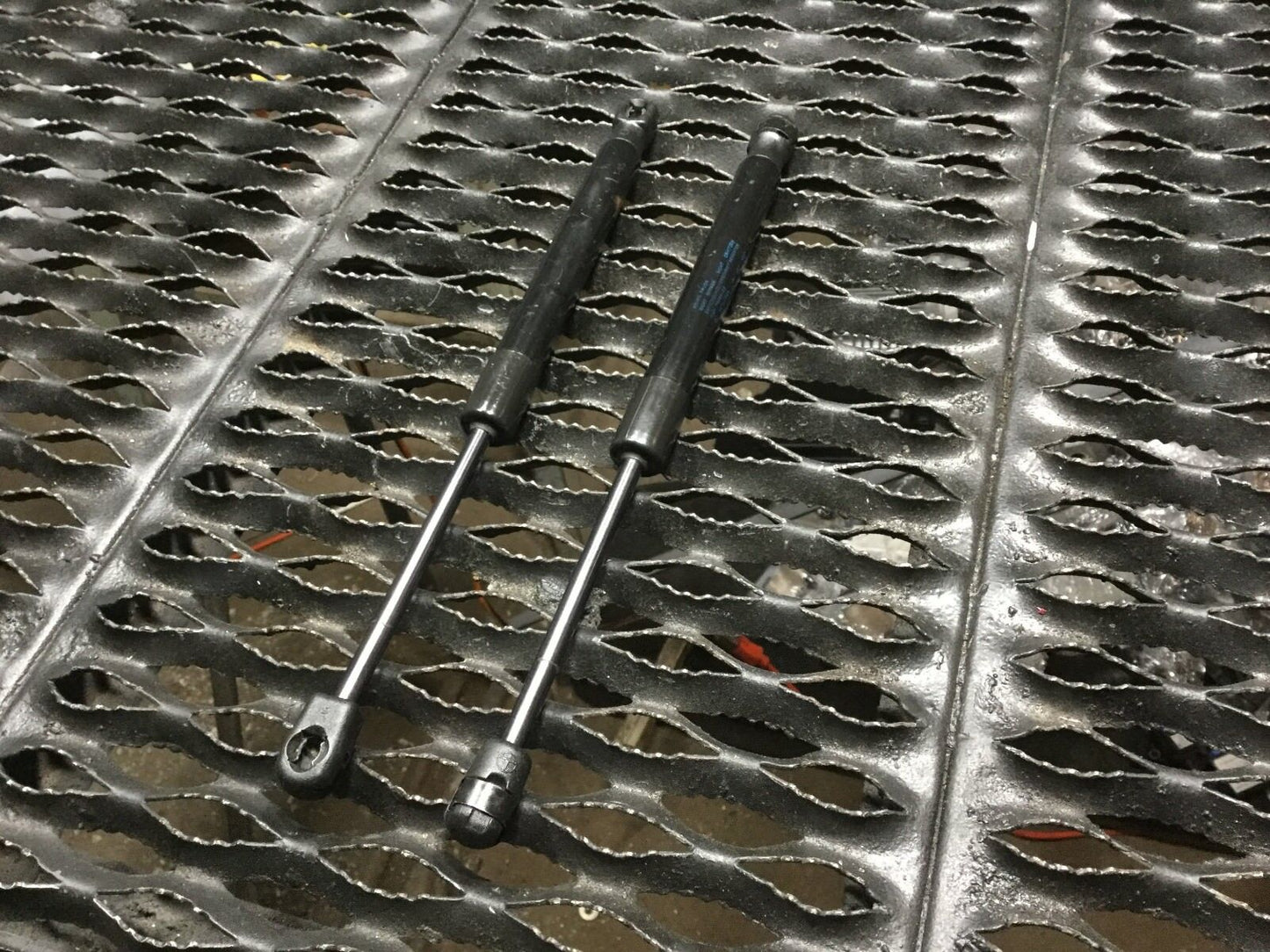 03 04 05 06 Audi A4 Trunk Lift Struts 8h0827552b OEM Pair