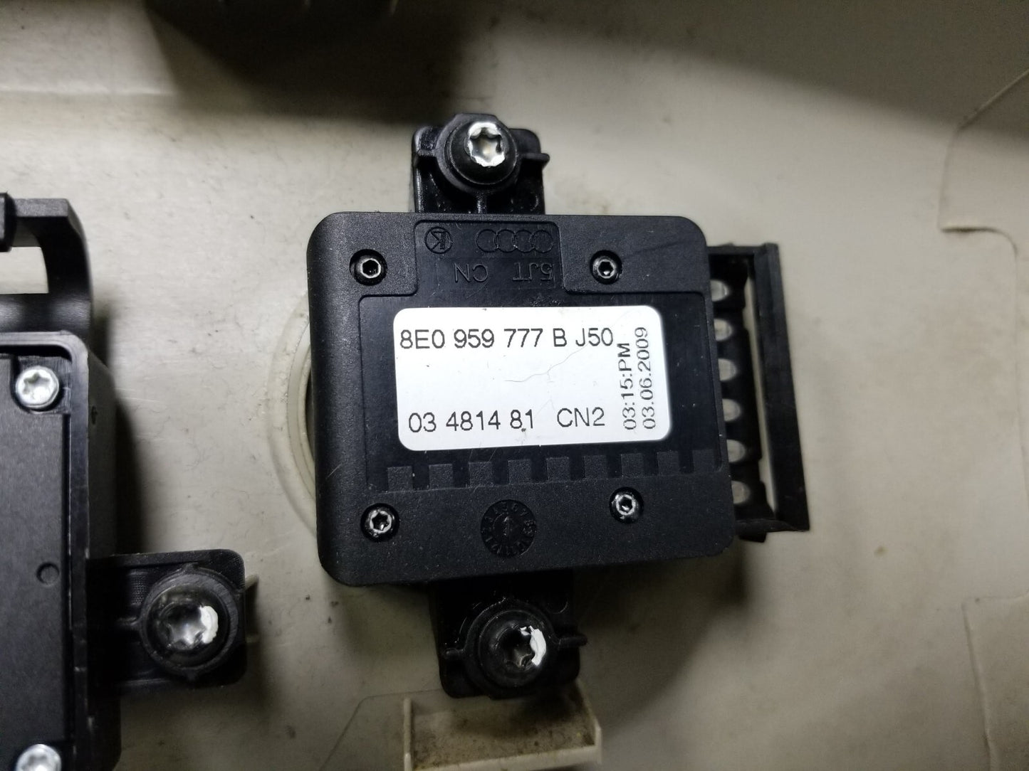 2009 - 2012 Audi Q5 Front Driver Seat Side Trim Cover W/ Adjust Switch OEM ✅