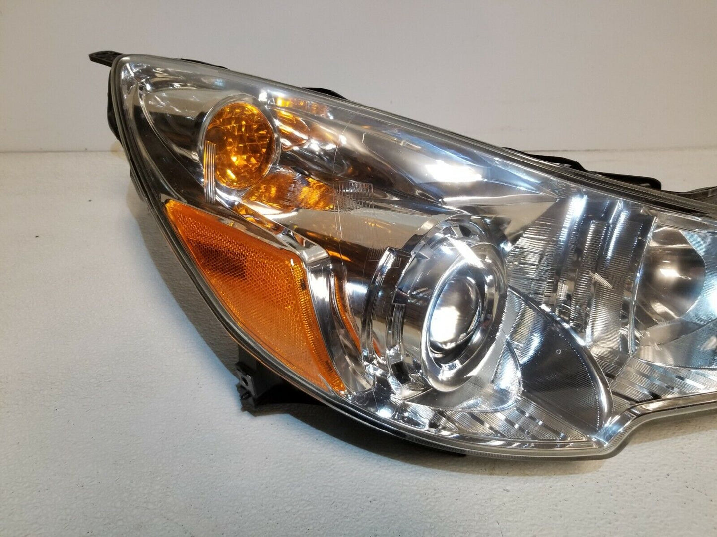 10-14 Subaru Legacy Headlight Passenger Right Halogen Oem. *broken Tab*