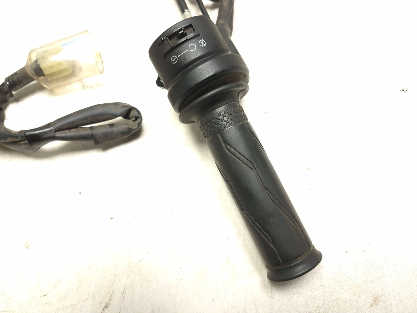 2024 Yamaha R3 Yzfr3 Right Handlebar Kill Switch & Throttle Grip OEM