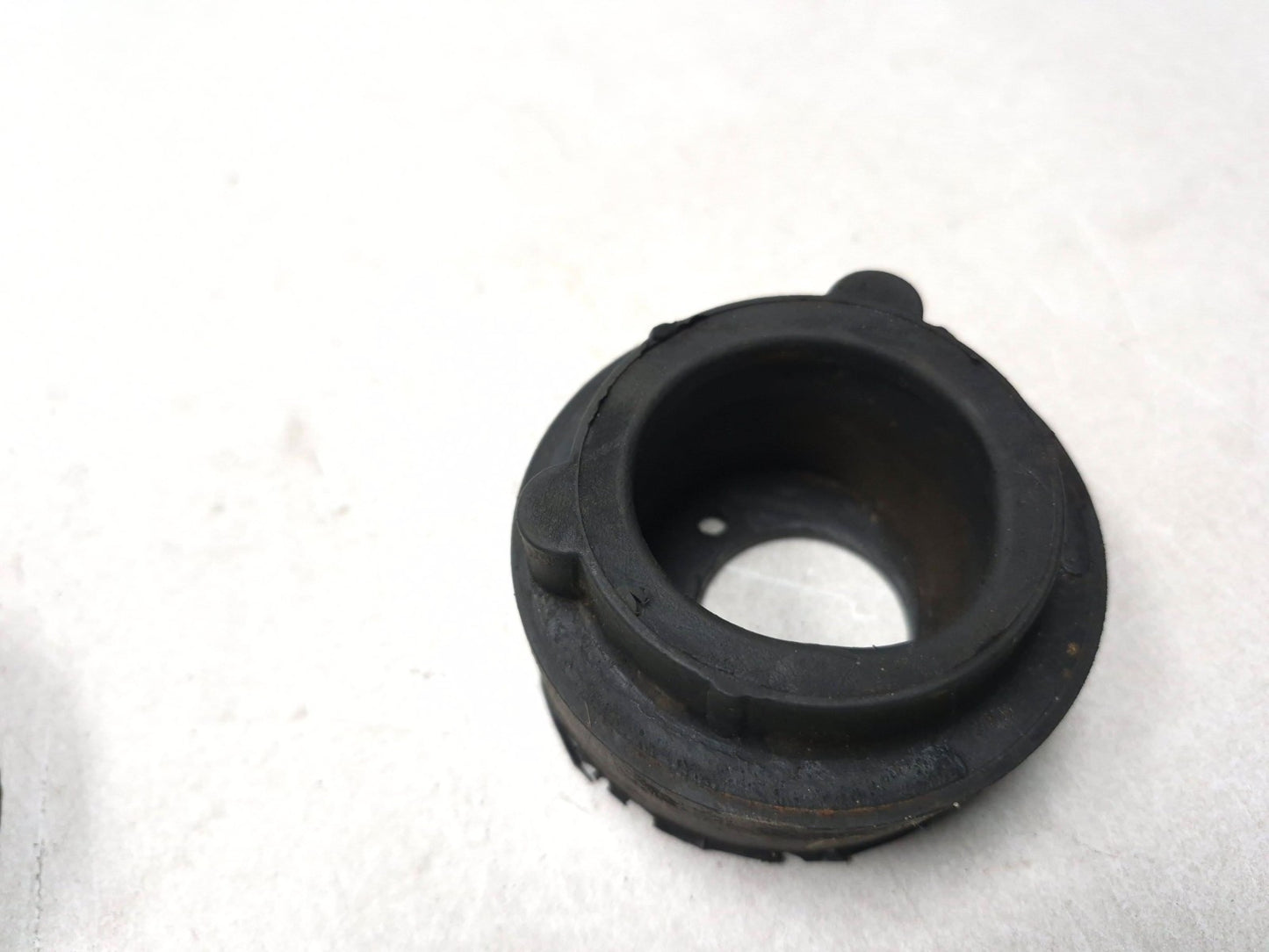 2009 Harley-davidson Sportster Xl883l Rear Motor Mount Rubber Damper Pair OEM