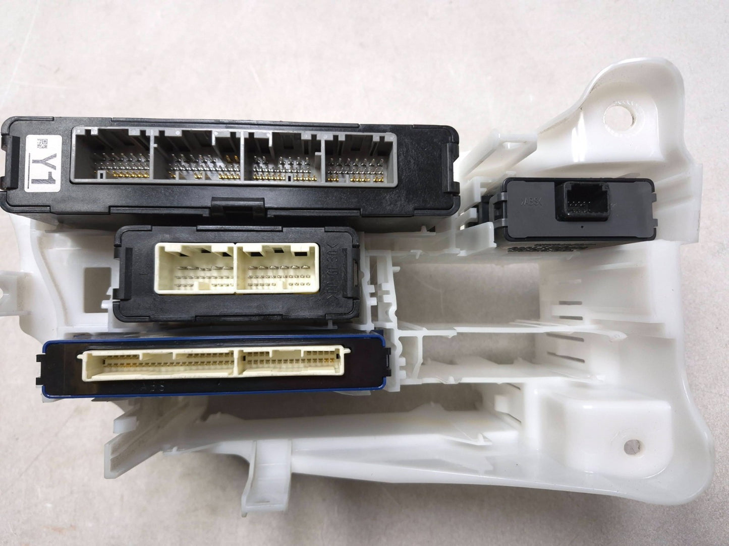 2011 Toyota Prius Power Supply Source Module Computer & Bracket  OEM