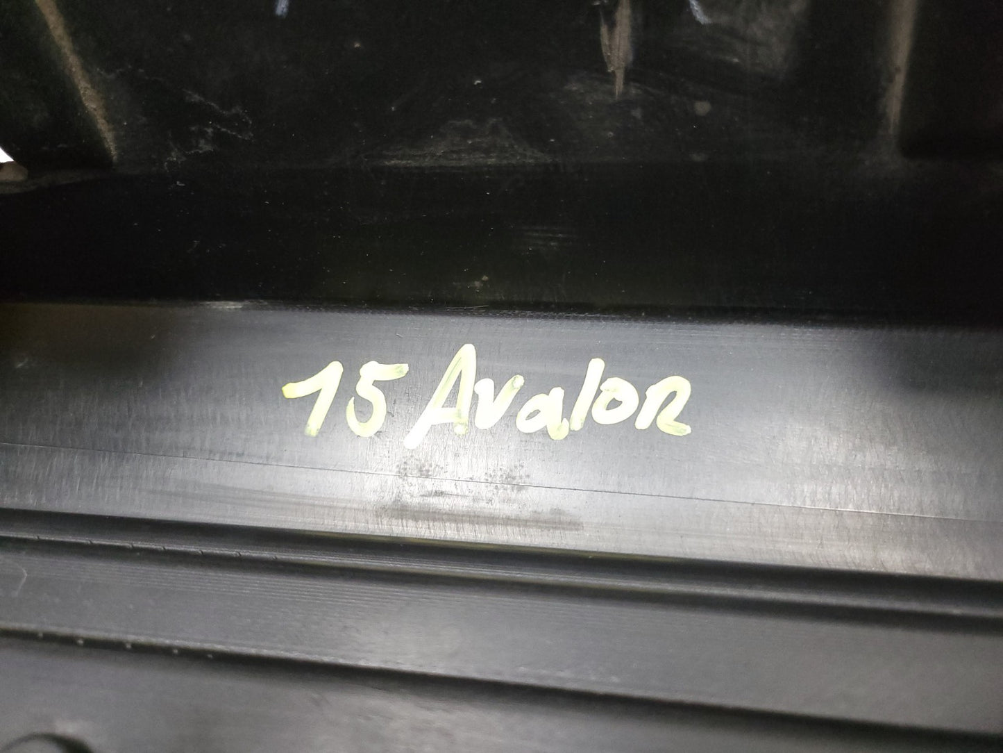 15 2015 Toyota Avalon Rocker Panel Skirt Molding Passenger Side Right OEM