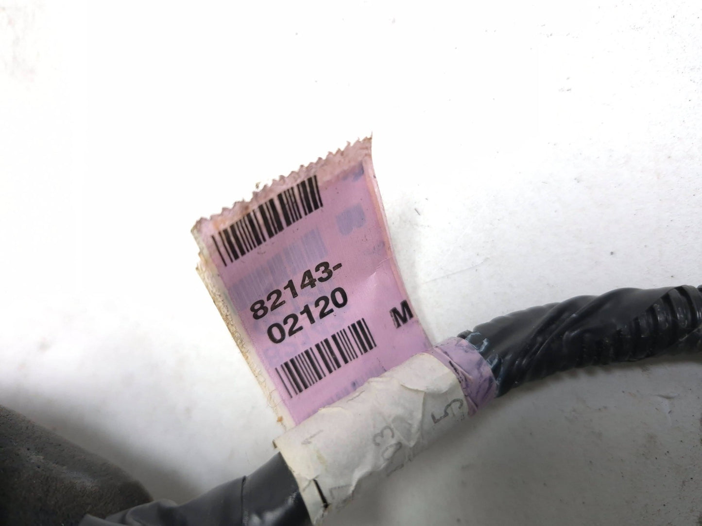2004 Toyota Corolla Matrix Instrument Panel Wire Harness 82143-02120 OEM
