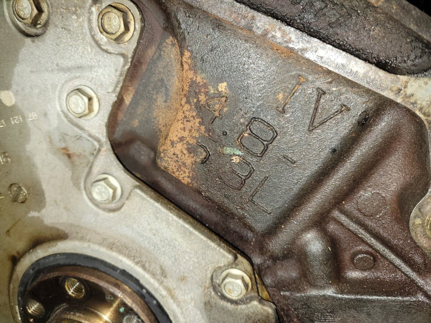 2010 - 2014 Chevrolet Suburban Engine Cylinder Block 5.3l OEM