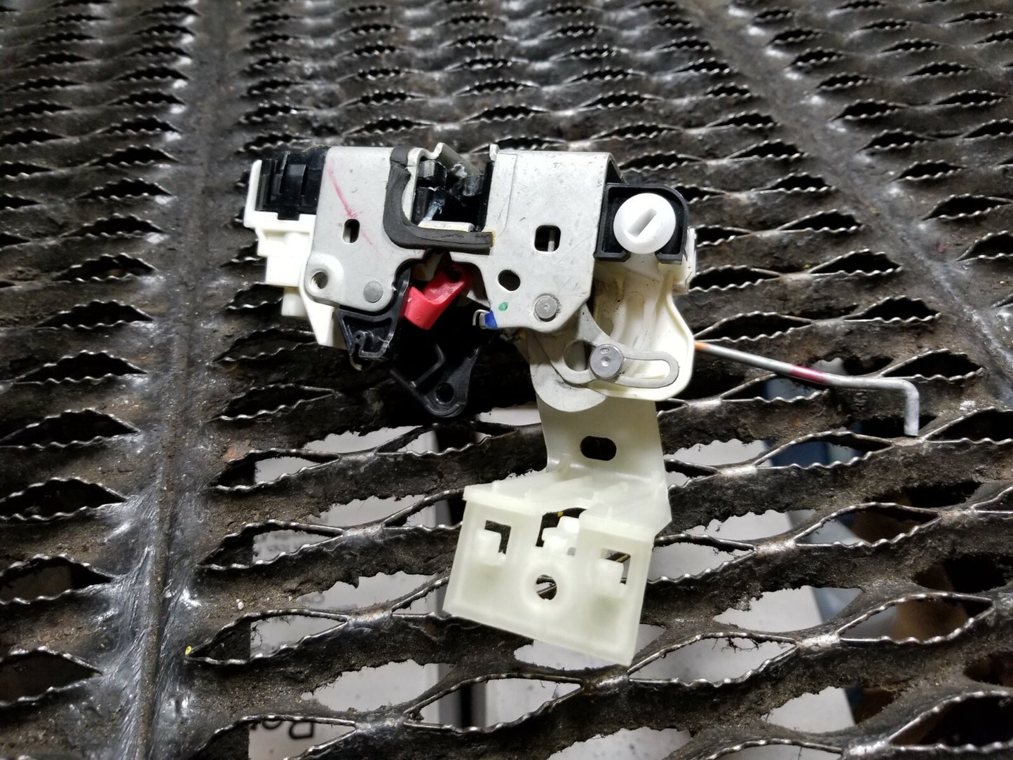 2015 Jeep Patriot Door Lock Actuator Rear Passenger Side Right OEM