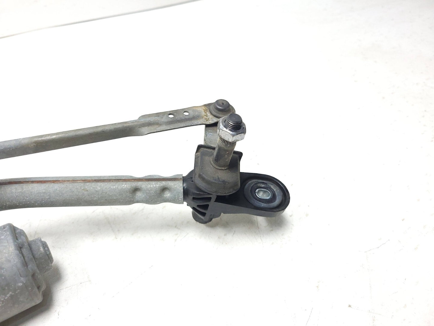 2018 Alfa Romeo Stelvio Windshield Wiper Motor W/ Linkage OEM