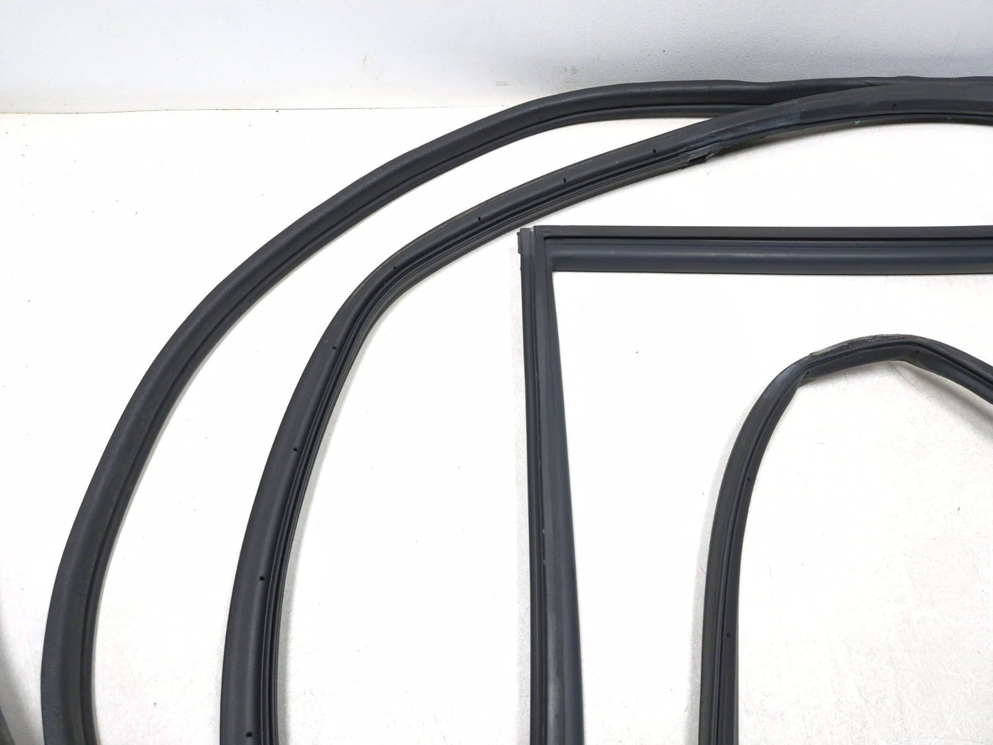 2007 Saab 9-5 Aero Rear Passenger Door Weatherstrip Seal Kit OEM