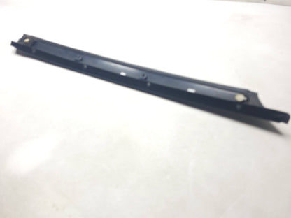 2007 Range Rover A Pillar Exterior Windshield Molding Passenger Side Right OEM