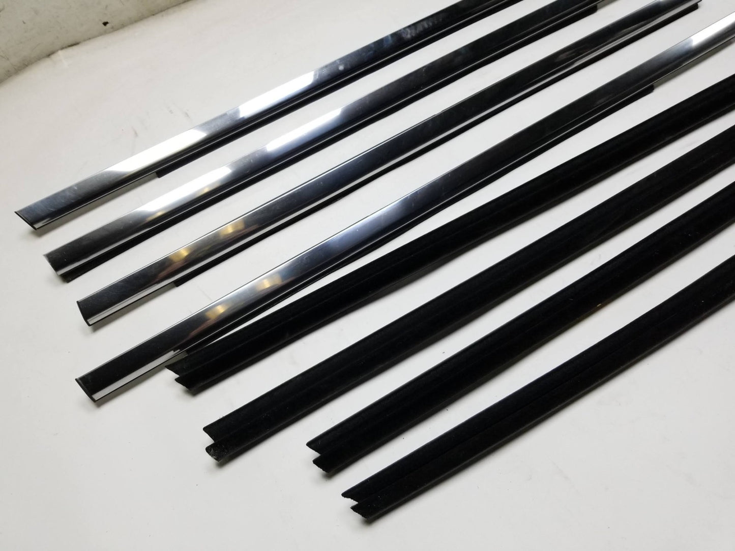 2012 Jeep Grand Cherokee Door Glass Belt Seal Molding Set OEM