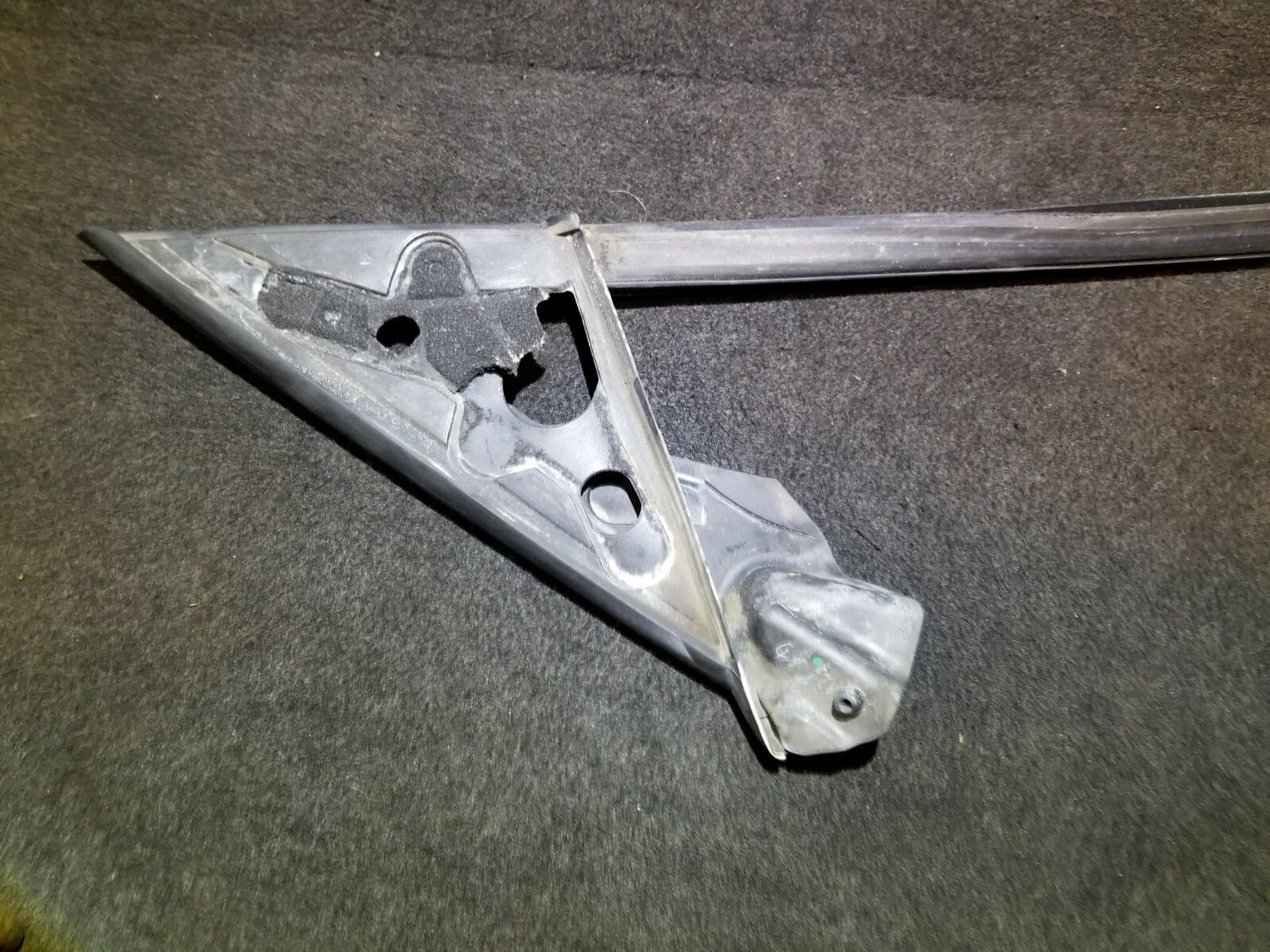 2011 2012 2013 BMW 128i 135i Coupe Front Left Door Outer Weatherstrip Seal OEM