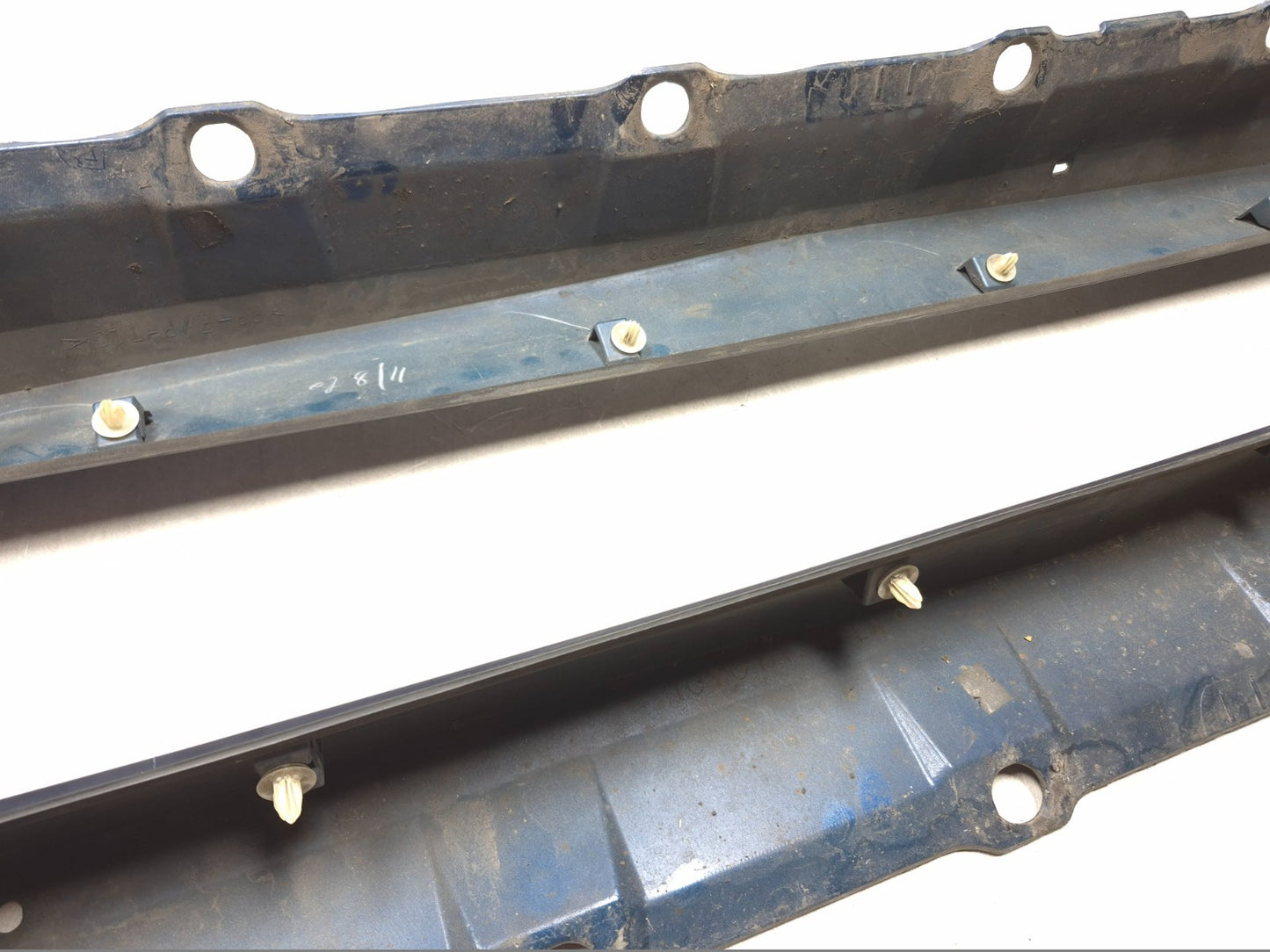 2004 Toyota Corolla Sedan Skirt Rocker Panel Molding Left & Right Pair OEM