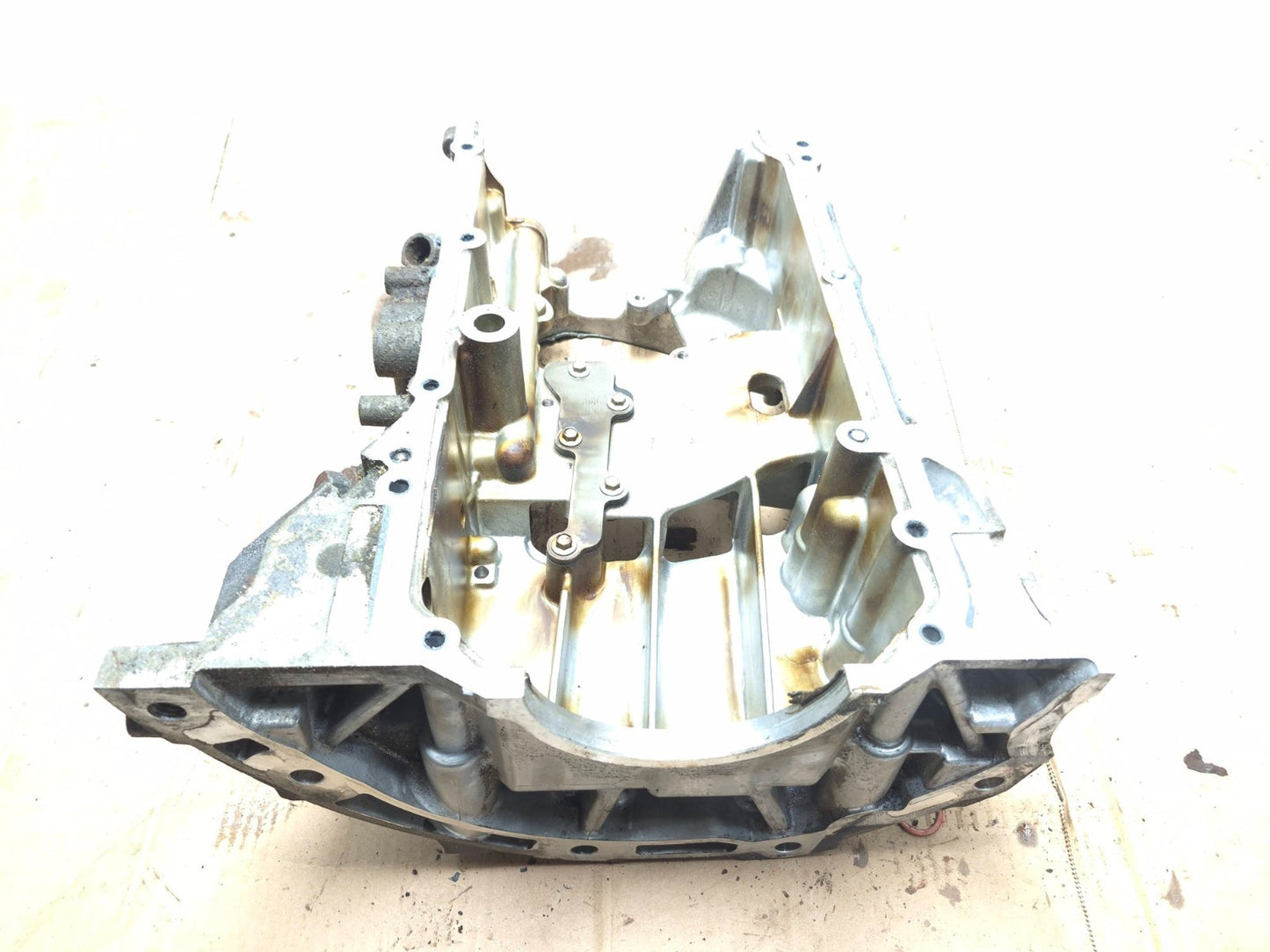 2015 Nissan Juke 1.6l Engine Cylinder Upper Oil Pan OEM