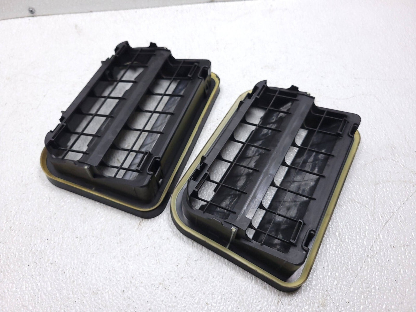 18 19 20 21 22 Honda Odyssey Rear Quarter Panel Pressure Vent Outlet Pair OEM