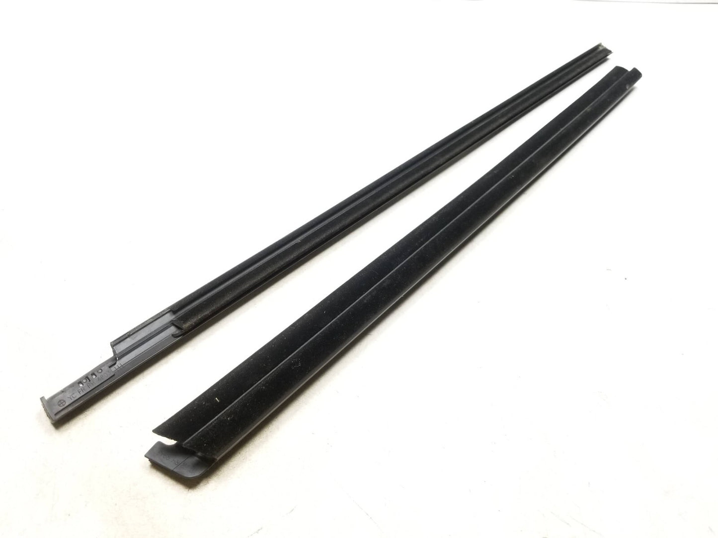 2022 Chevrolet Trailblazer Door Pillar Applique Molding & Belt Passenger Rh OEM