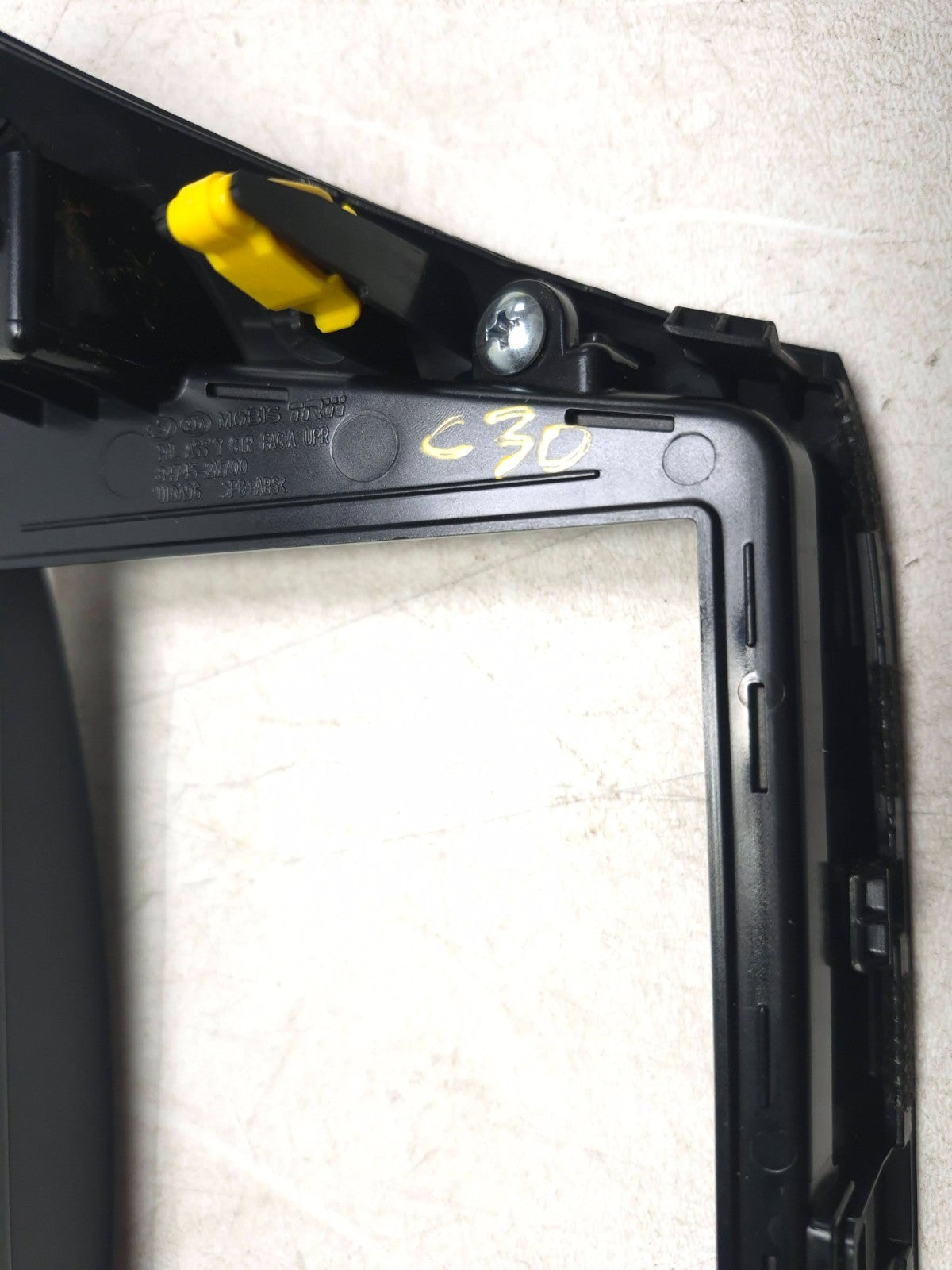 2013 Hyundai Genesis Dashboard Radio Trim Bezel oem