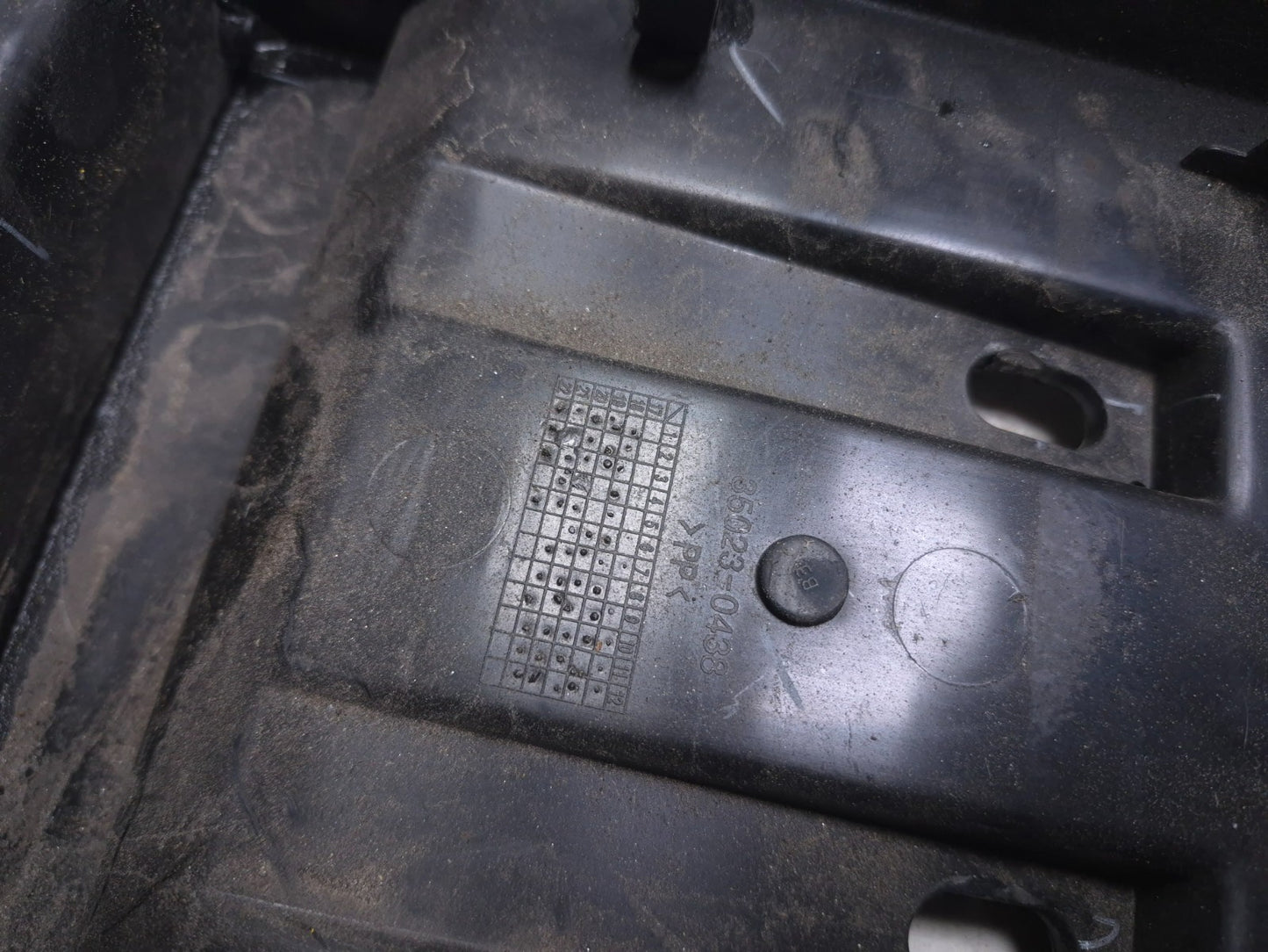 2023 Kawasaki Er400 Z400 Battery Tray Bracket Mount OEM