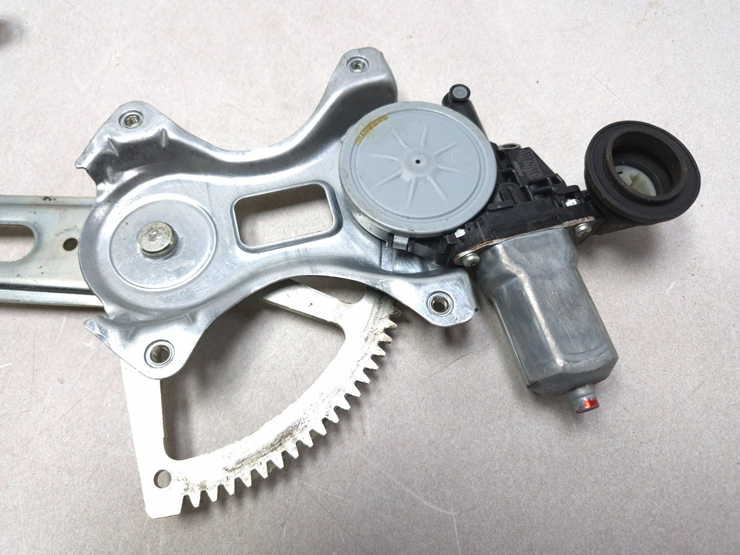2009 Toyota Prius Rear Window Regulator & Motor Passenger Side Right OEM
