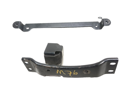 2014 Kawasaki Ninja 300 Ex300a Wheel Axle Pair & Bracket W /misc Bolt OEM