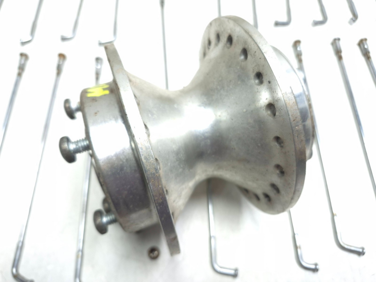 2016 Harley Davidson Dyna Fxdbp Front Wheel Axle Hub & 31 Spoke OEM