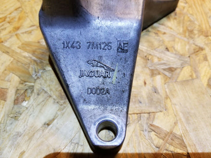 02-08 Jaguar X-type Automatic Transmission Mount Bracket Support 3.0l OEM 86k