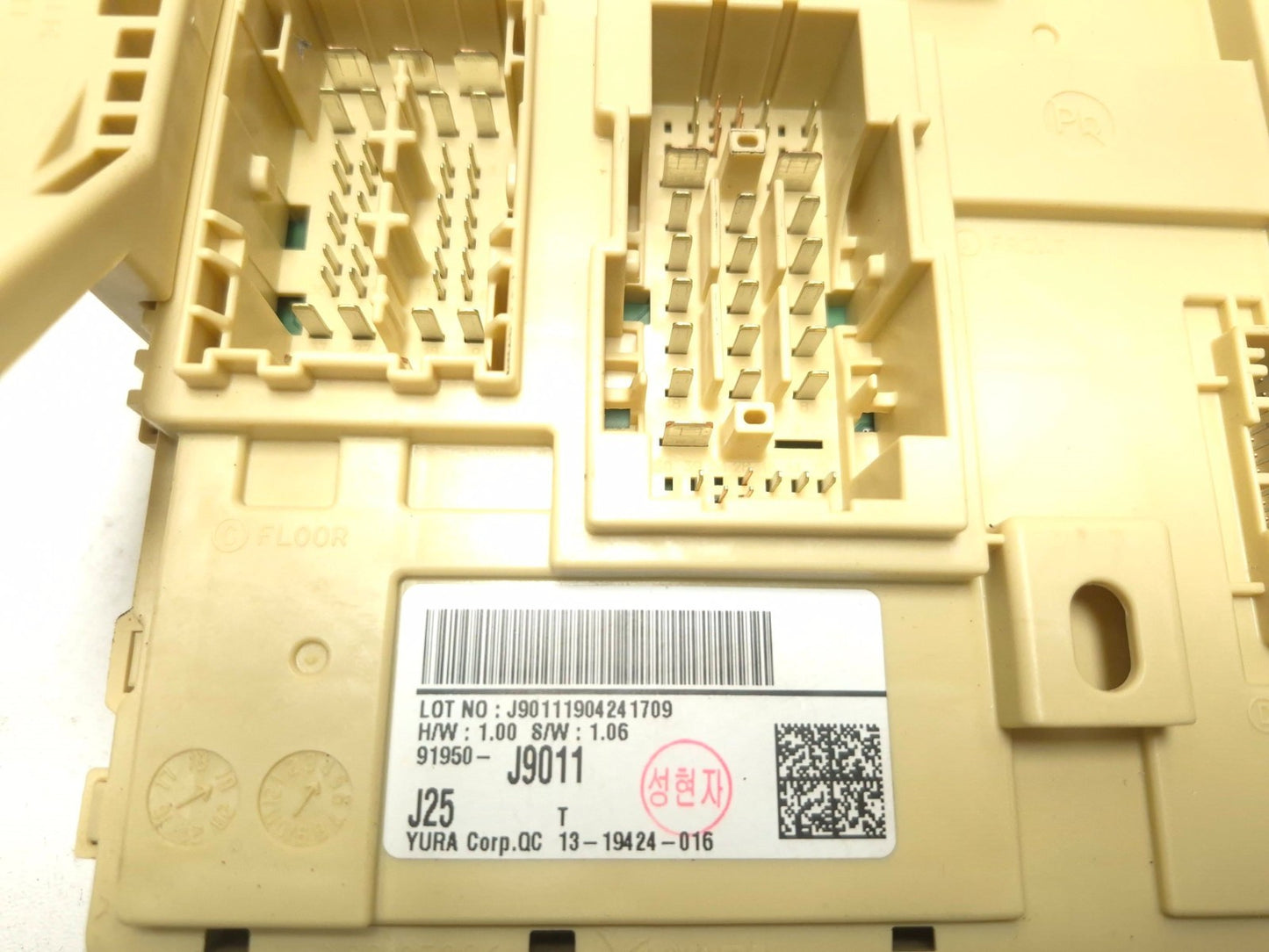 2019 Hyundai Kona Instrument Panel Junction Fuse Box Assy OEM