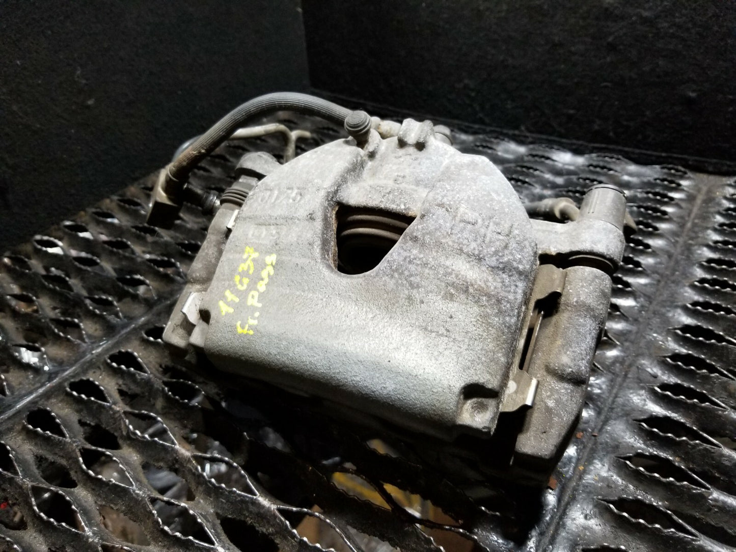 2011 Infiniti G37 Front Passenger Brake Caliper OEM