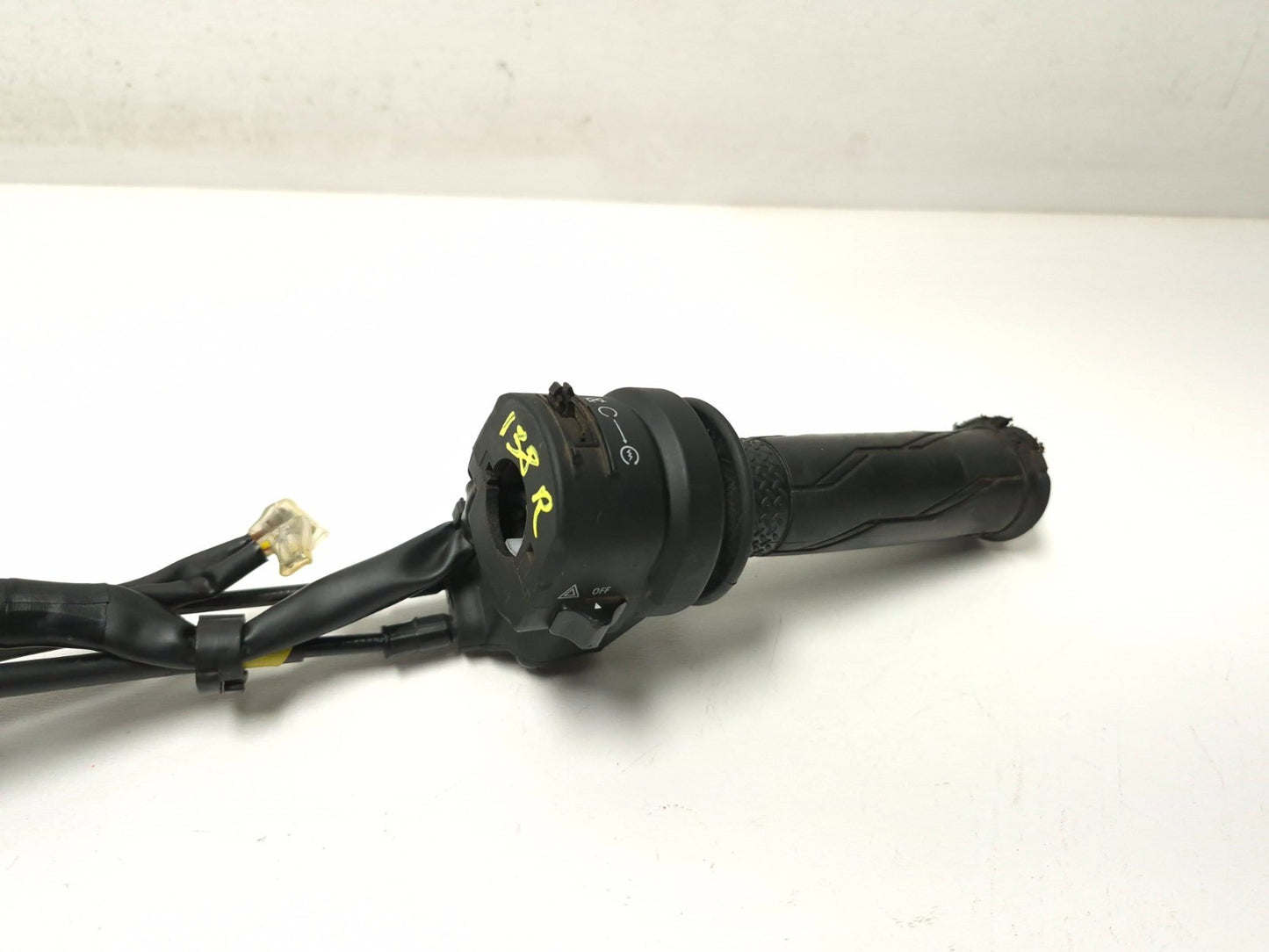 2025 Yamaha Yfz R3 320 Right Handlebar Switch & Throttle Cable Grip Assy OEM