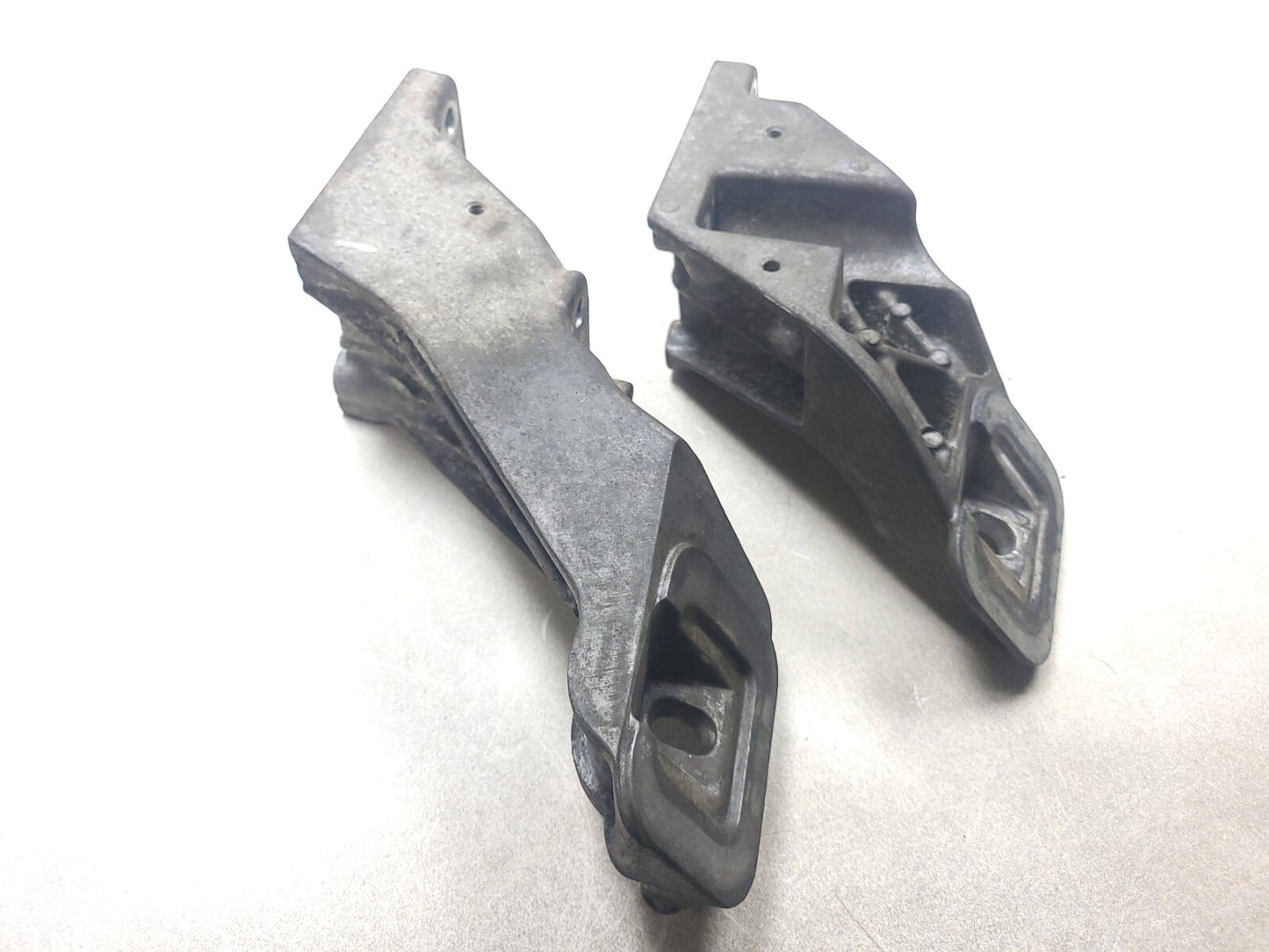 2007 Range Rover 4.2l Engine Motor Mount Bracket Left & Right Pair OEM