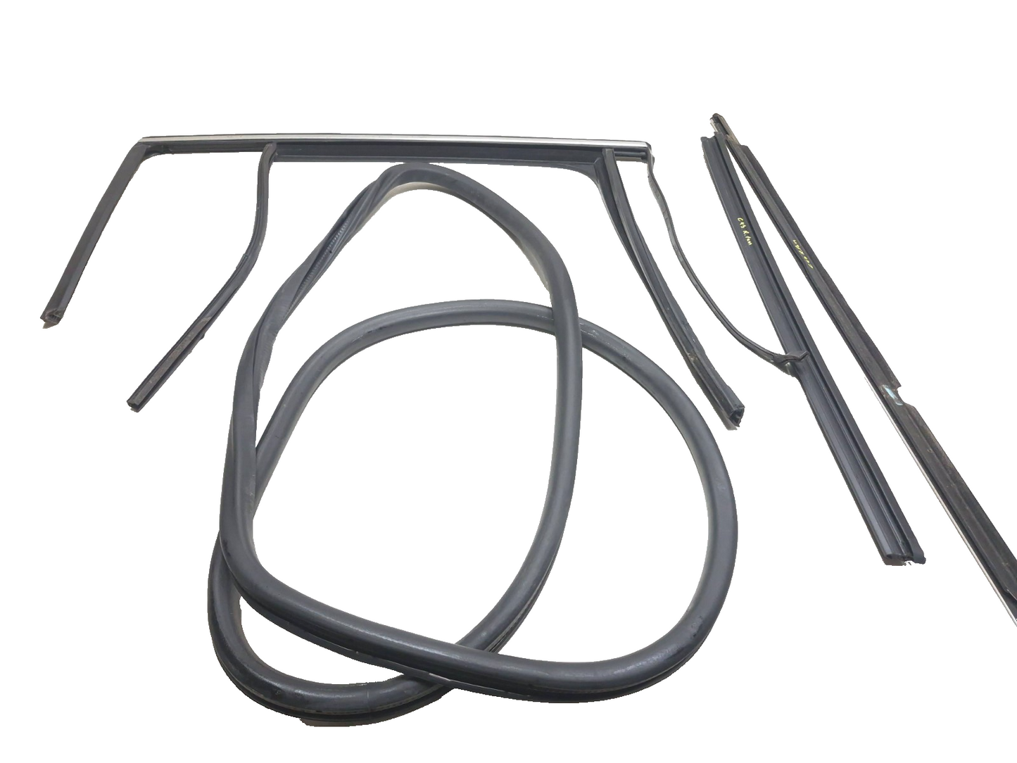 2011 Volkswagen Tiguan Rear Door Weatherstrip Seal Passenger Side Right 4pcs OEM