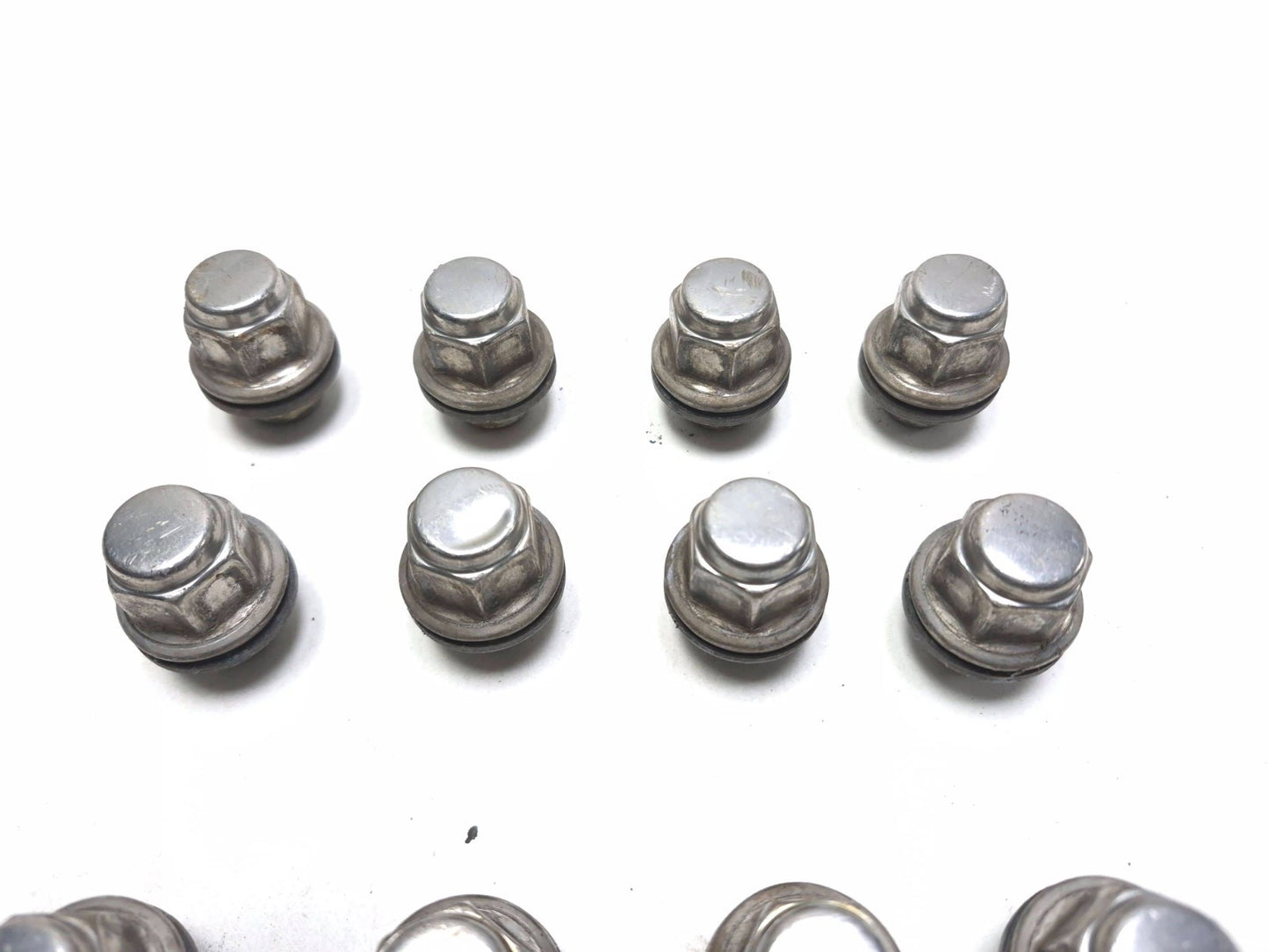 2004 Toyota Corolla Matrix Wheel Lug Nut 20pcs OEM