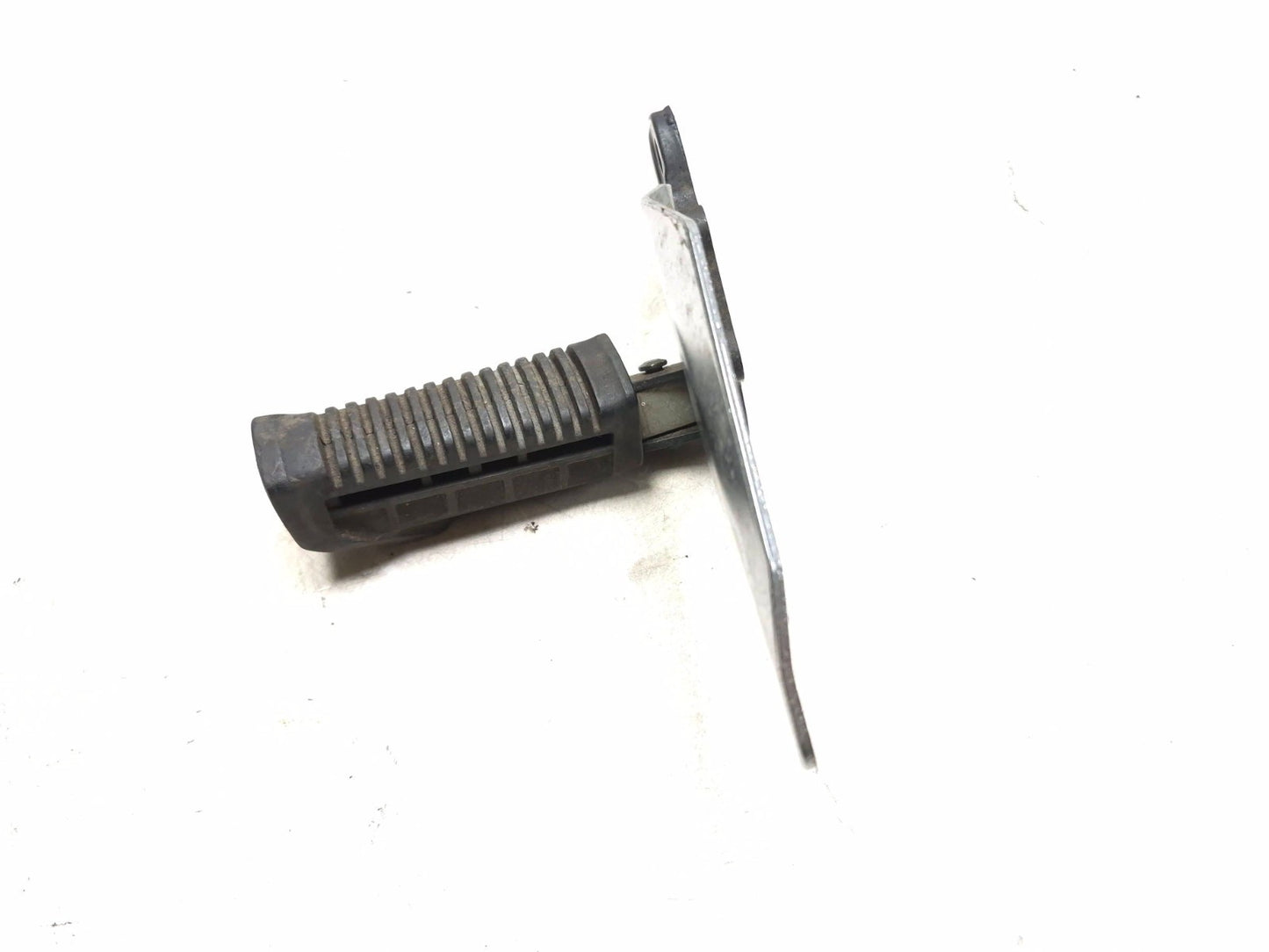 2006 Suzuki Gs 500fk Footrest Front Left OEM