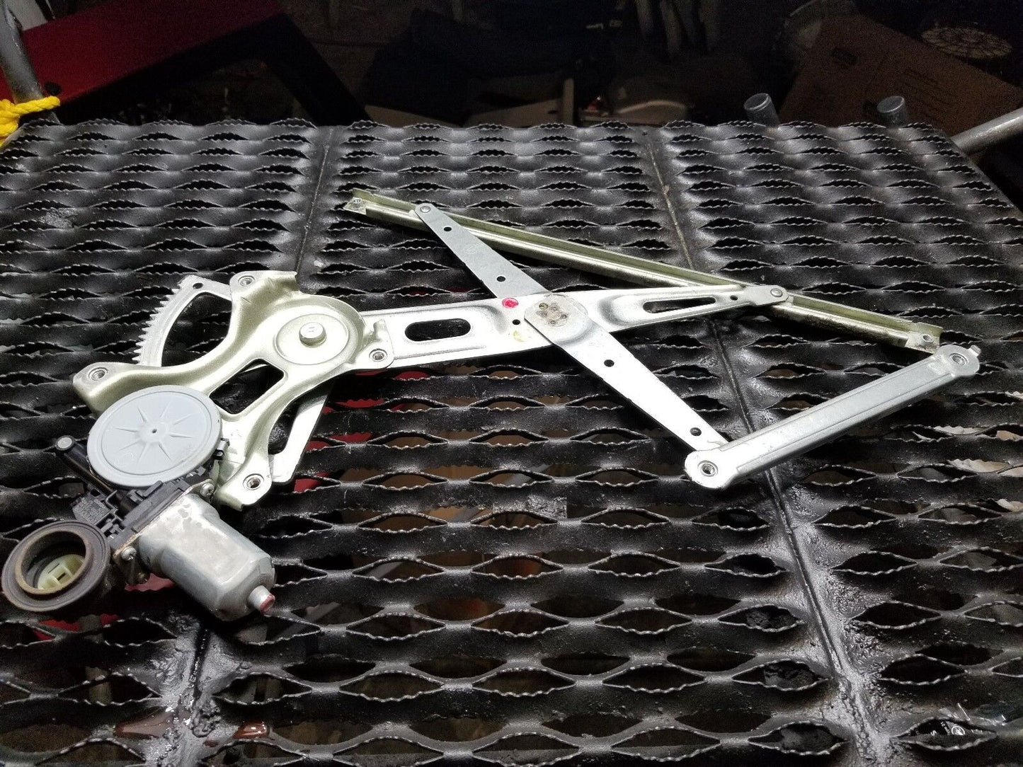 04 05 06 07 08 09 Prius Rear Left Driver Side Window Regulator W/ Motor Oem.