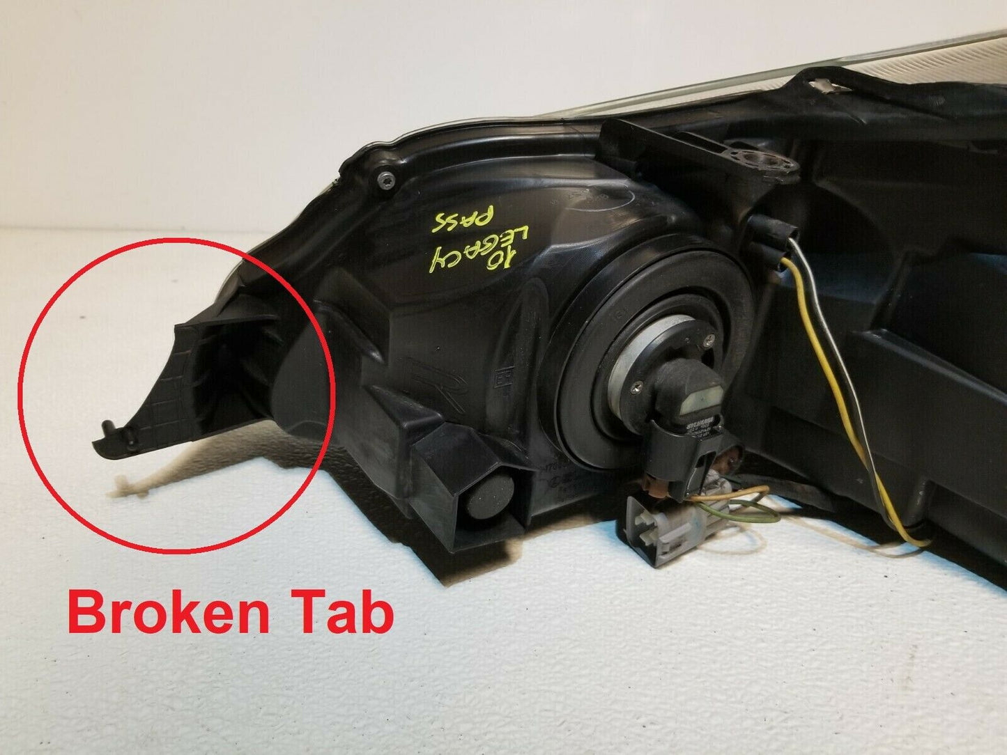 10-14 Subaru Legacy Headlight Passenger Right Halogen Oem. *broken Tab*