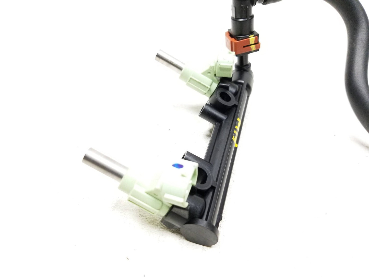 2020 - 2023 Kawasaki Er650 Z650 Fuel Rail W/ Injectors OEM