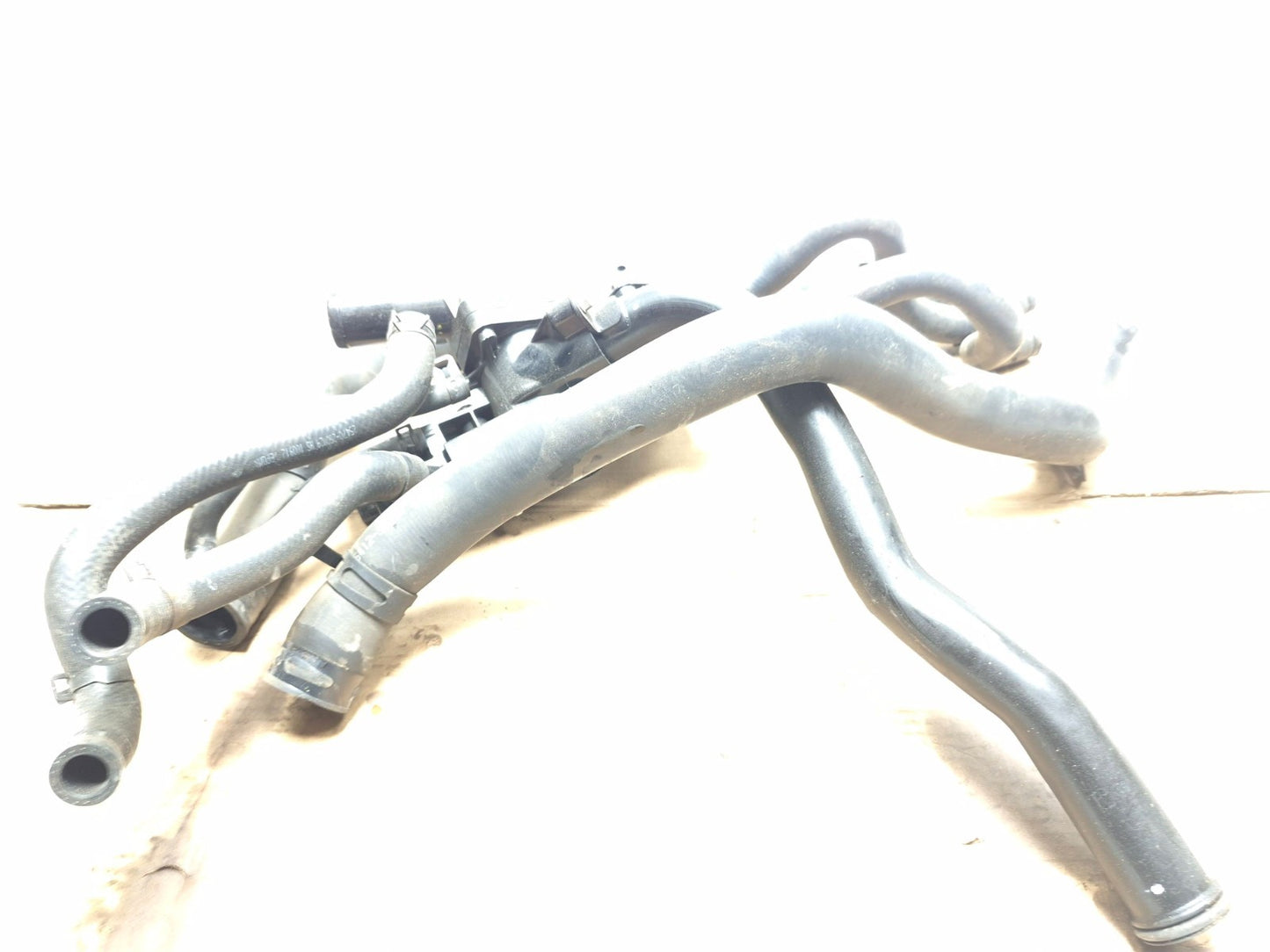 2012 Hyundai Sonata 2.4l Engine Coolant Thermostat Housing W/ Hose Pipe OEM