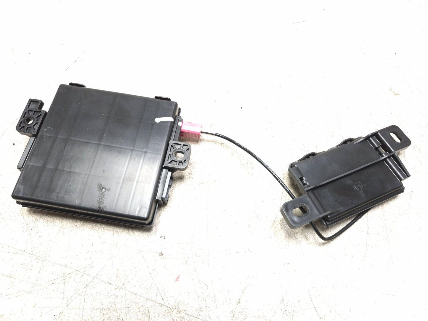 2021 Alfa Romeo Giulia Kyeless Control Module Antenna 82135300 Oem✅