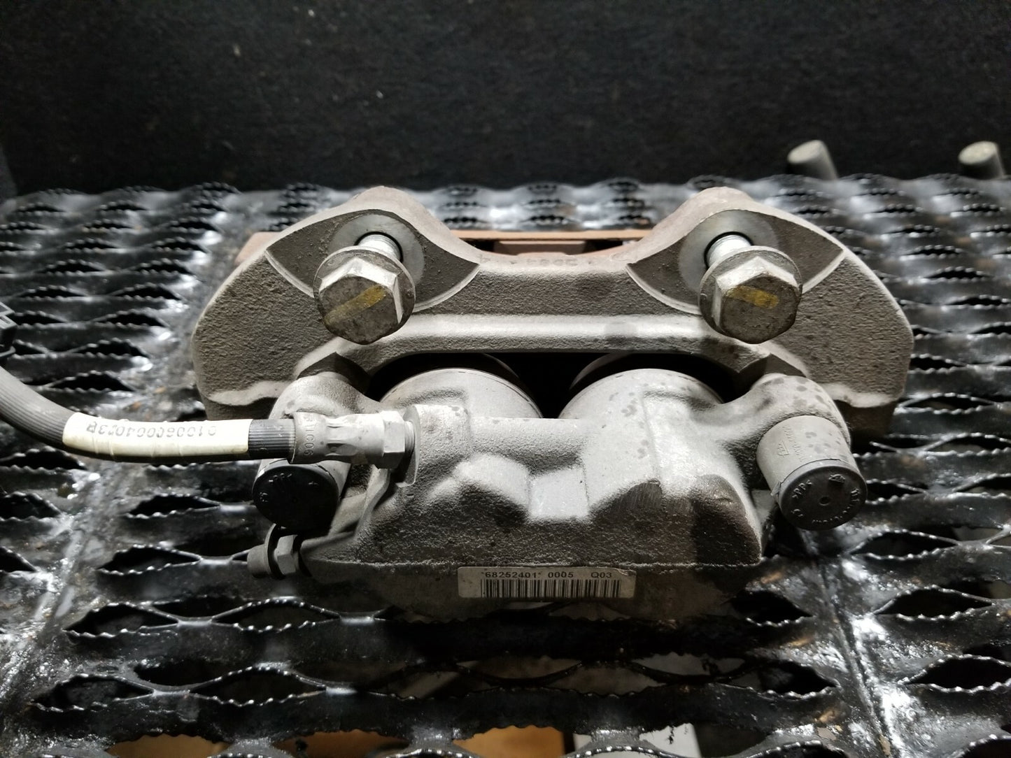 2010 Mercedes-benz R350 Brake Caliper Front Driver Side Left OEM