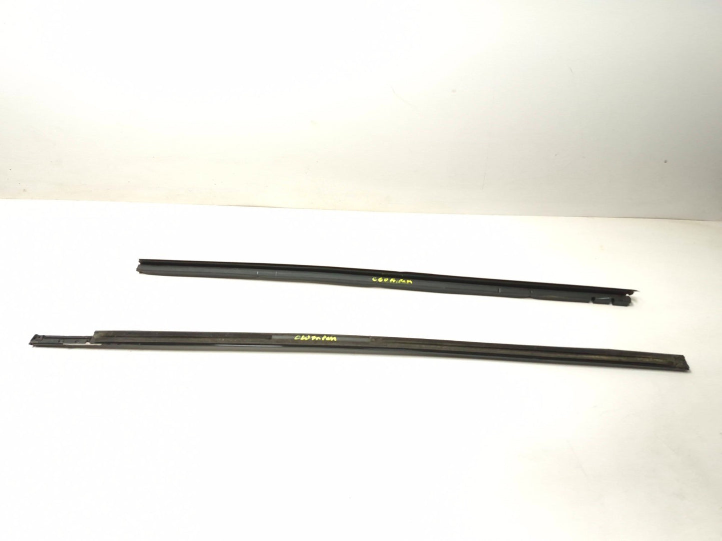 2007 Acura Tl Type-s Front Door Weatherstrip Seal Right Passenger Side Set OEM
