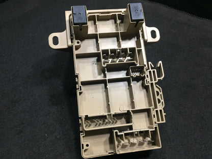 14 15 16 Subaru Forester Fuse Relay Box 82201fj110 OEM 43k