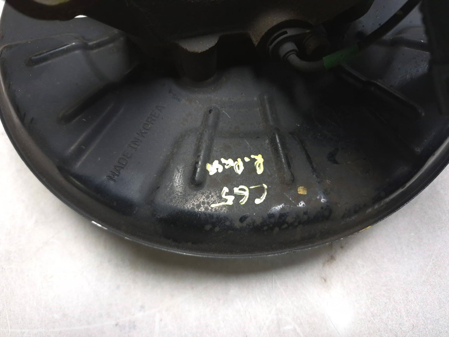 2019 Hyundai Kona Rear Spindle Knuckle W/ Wheel Hub Right Passenger Side OEM