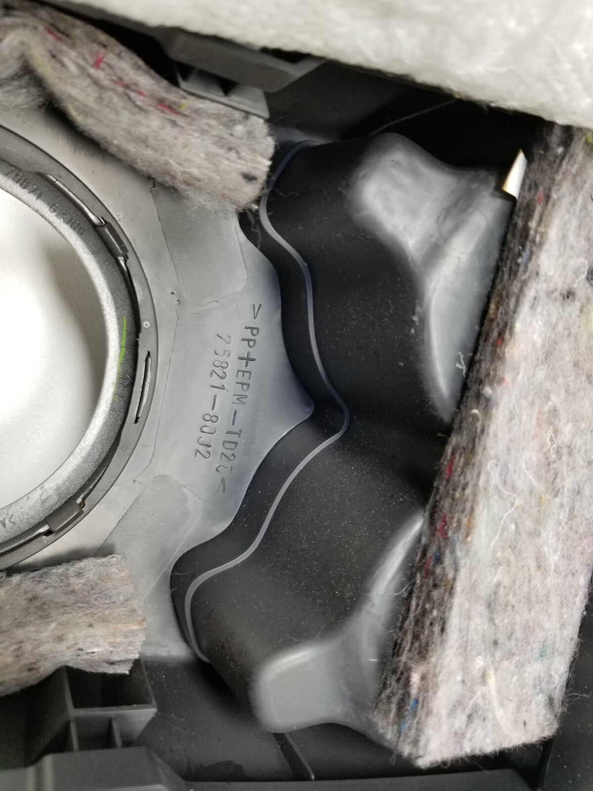 2008 Suzuki Sx4 Center Console Trim W/ Cup Holder OEM