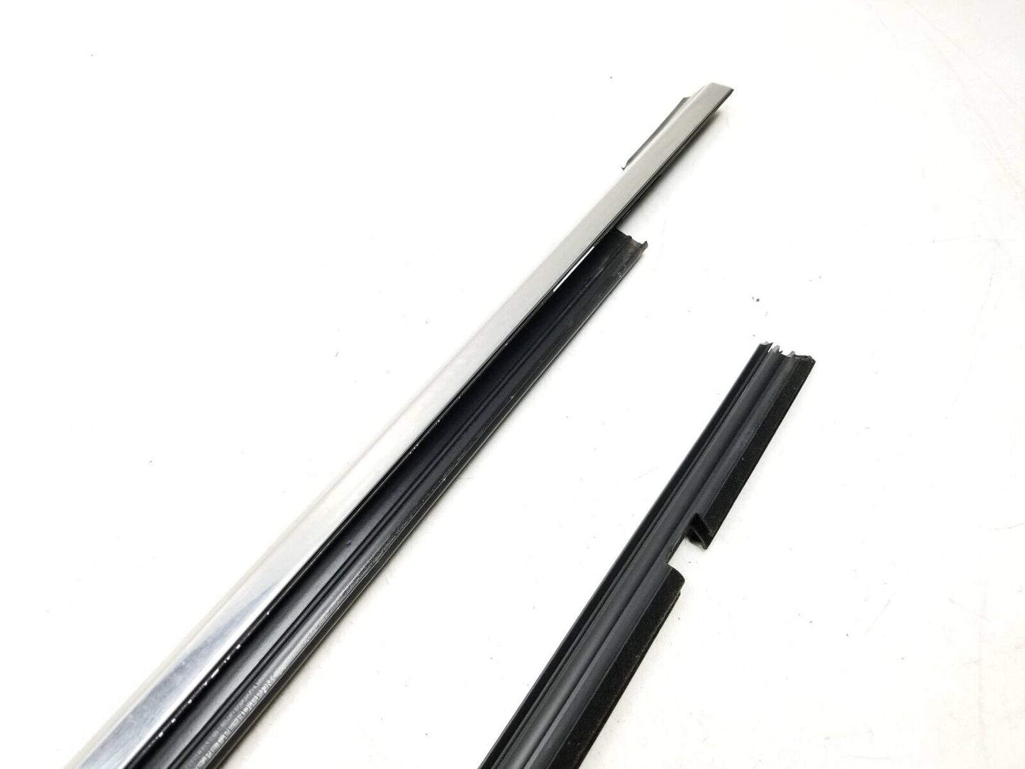 11-14 Chrysler 200 Sedan Window Belt Seal Rear Passenger Side Right 2pcs OEM