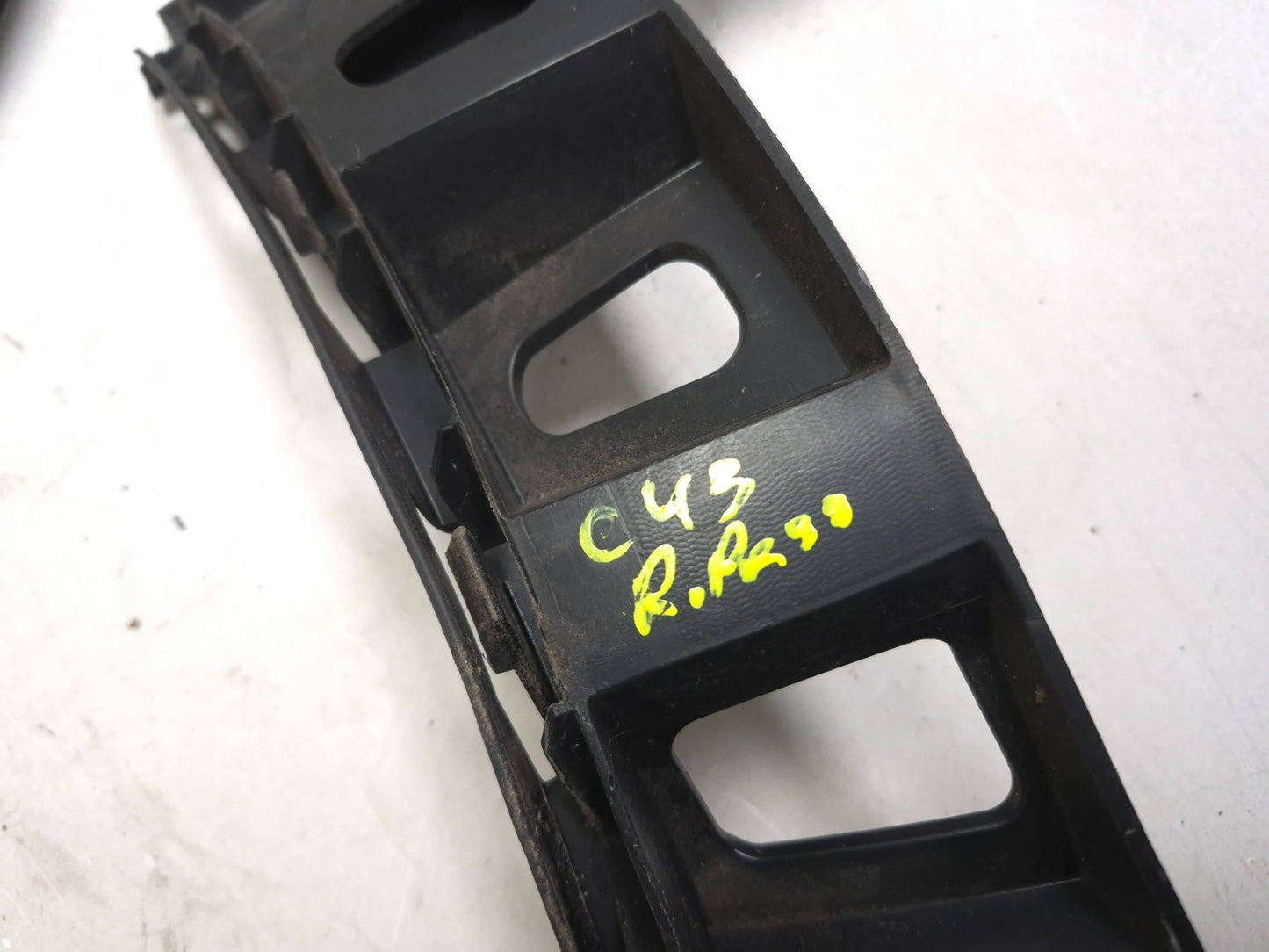 2011 Volkswagen Tiguan Rear Bumper Support Bracket Left & Right  OEM